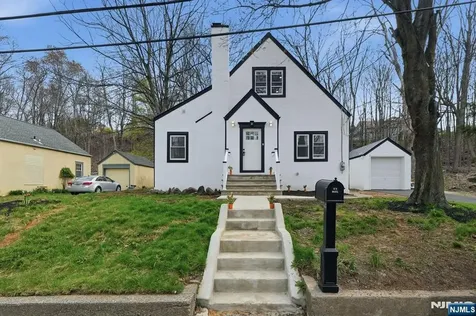 31 Saint Moritz Place Wayne NJ 07470