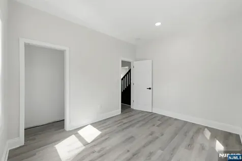 31 Saint Moritz Place Wayne NJ 07470
