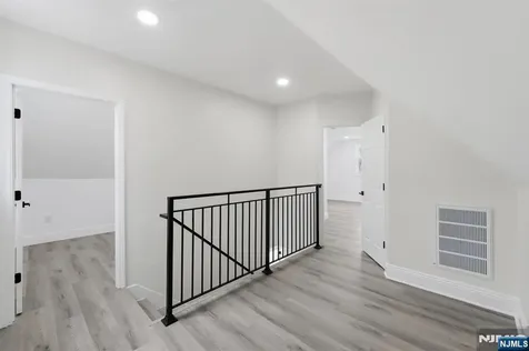 31 Saint Moritz Place Wayne NJ 07470