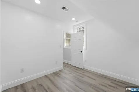 31 Saint Moritz Place Wayne NJ 07470