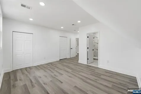 31 Saint Moritz Place Wayne NJ 07470
