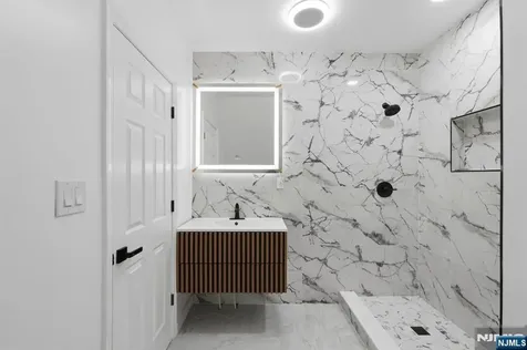 31 Saint Moritz Place Wayne NJ 07470