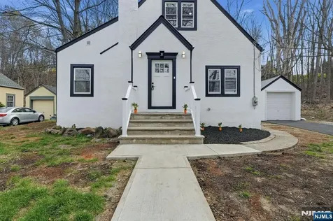 31 Saint Moritz Place Wayne NJ 07470