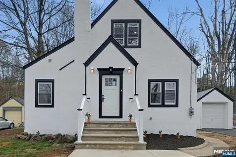 31 Saint Moritz Place Wayne NJ 07470