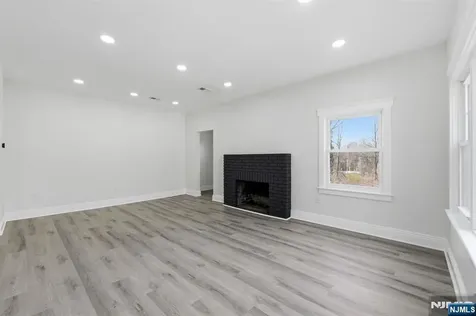 31 Saint Moritz Place Wayne NJ 07470