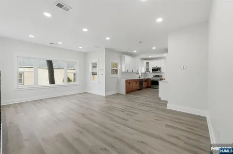 31 Saint Moritz Place Wayne NJ 07470