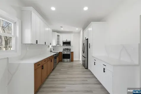 31 Saint Moritz Place Wayne NJ 07470