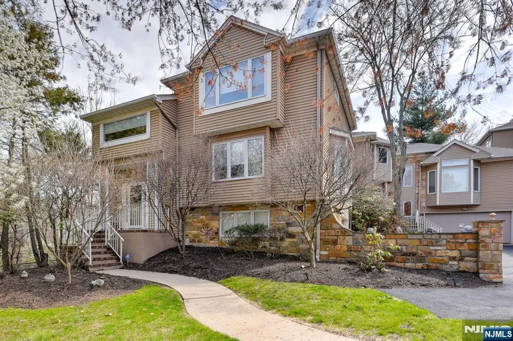 18 Dockery Drive West Orange NJ 07052