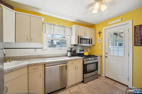 23 Smith Avenue Wanaque NJ 07420