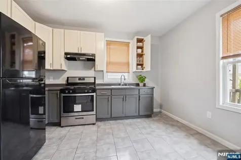 647 19th Street Newark NJ 07103