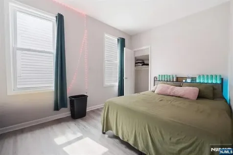 647 19th Street Newark NJ 07103