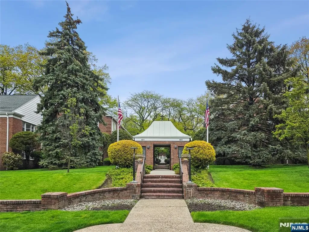 151 E Palisade Englewood NJ 07631