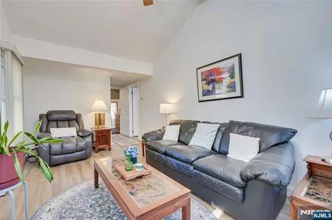 16 Sky Top Road Lebanon Twp NJ 07865