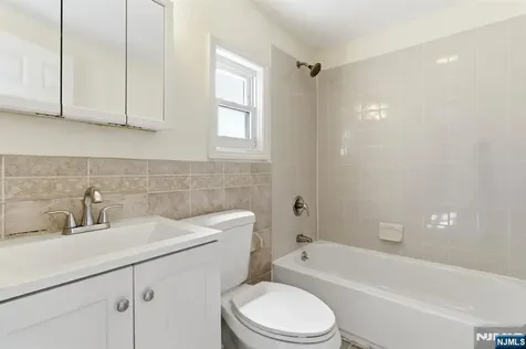 222-224 Osborne Terrace Newark NJ 07112