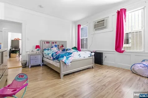 222-224 Osborne Terrace Newark NJ 07112