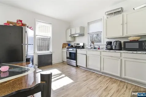 222-224 Osborne Terrace Newark NJ 07112