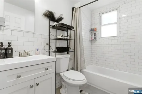 222-224 Osborne Terrace Newark NJ 07112