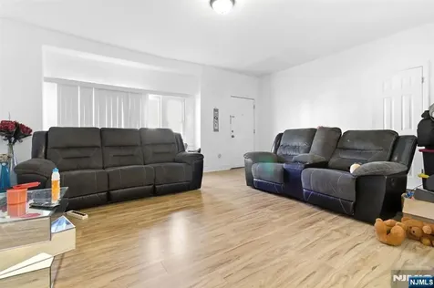 222-224 Osborne Terrace Newark NJ 07112