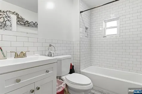 222-224 Osborne Terrace Newark NJ 07112