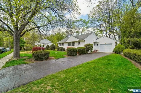 193 Homestead Road Paramus NJ 07652