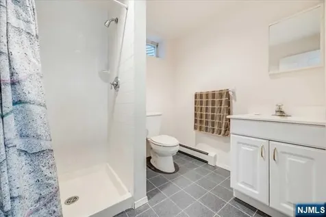64 Roosevelt Avenue North Haledon NJ 07508