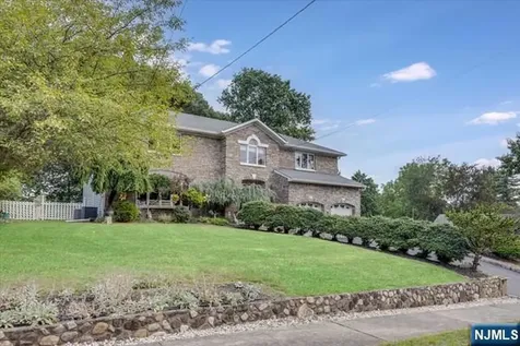 64 Roosevelt Avenue North Haledon NJ 07508