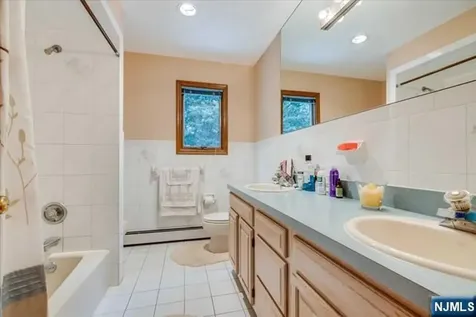 64 Roosevelt Avenue North Haledon NJ 07508