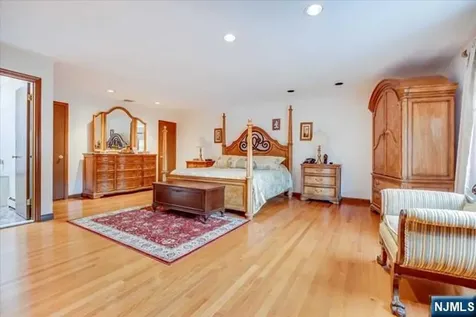 64 Roosevelt Avenue North Haledon NJ 07508