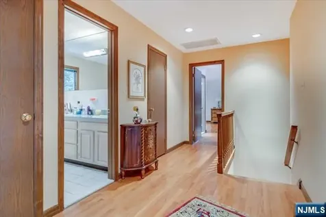 64 Roosevelt Avenue North Haledon NJ 07508