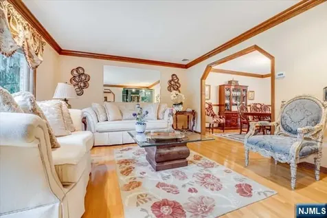 64 Roosevelt Avenue North Haledon NJ 07508