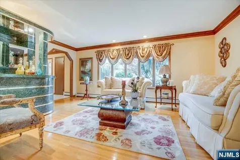64 Roosevelt Avenue North Haledon NJ 07508