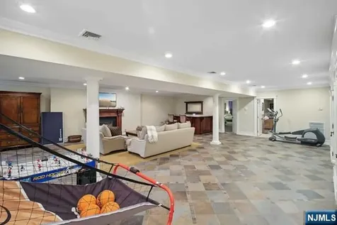 8 Willow Drive Englewood Cliffs NJ 07632