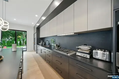 90 Columbus Drive Tenafly NJ 07670