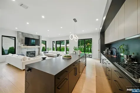 90 Columbus Drive Tenafly NJ 07670