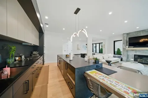 90 Columbus Drive Tenafly NJ 07670