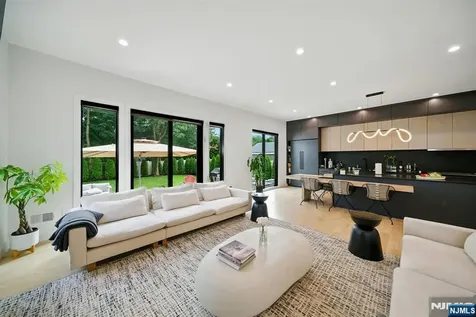 90 Columbus Drive Tenafly NJ 07670