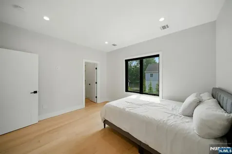 90 Columbus Drive Tenafly NJ 07670