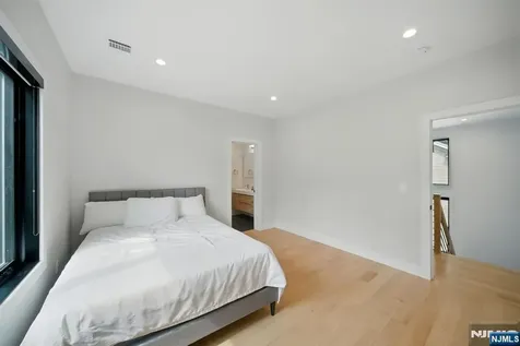 90 Columbus Drive Tenafly NJ 07670