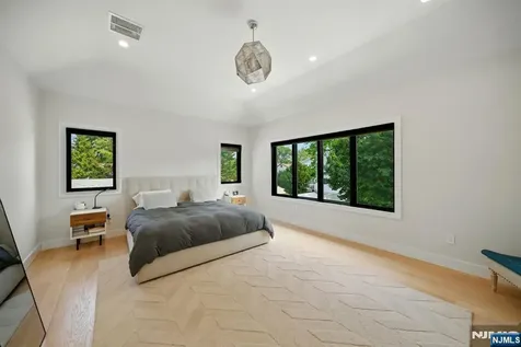 90 Columbus Drive Tenafly NJ 07670