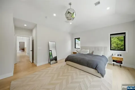 90 Columbus Drive Tenafly NJ 07670