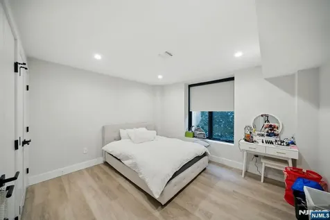 90 Columbus Drive Tenafly NJ 07670