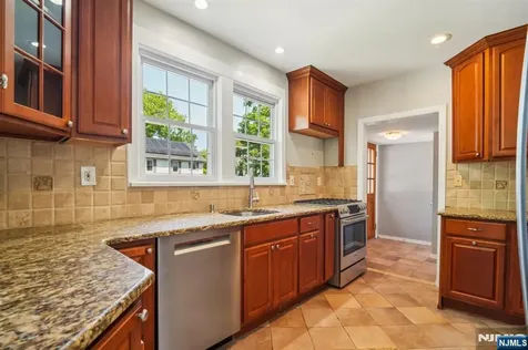 217 Grayson Place Teaneck NJ 07666