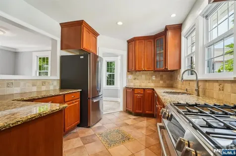 217 Grayson Place Teaneck NJ 07666