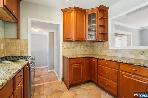 217 Grayson Place Teaneck NJ 07666