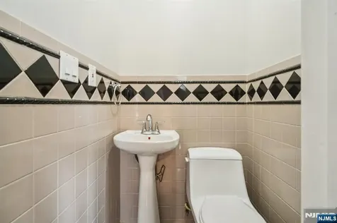 217 Grayson Place Teaneck NJ 07666