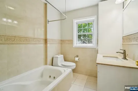 217 Grayson Place Teaneck NJ 07666