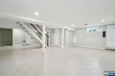 217 Grayson Place Teaneck NJ 07666
