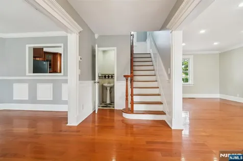 217 Grayson Place Teaneck NJ 07666