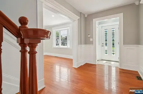 217 Grayson Place Teaneck NJ 07666