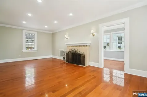 217 Grayson Place Teaneck NJ 07666